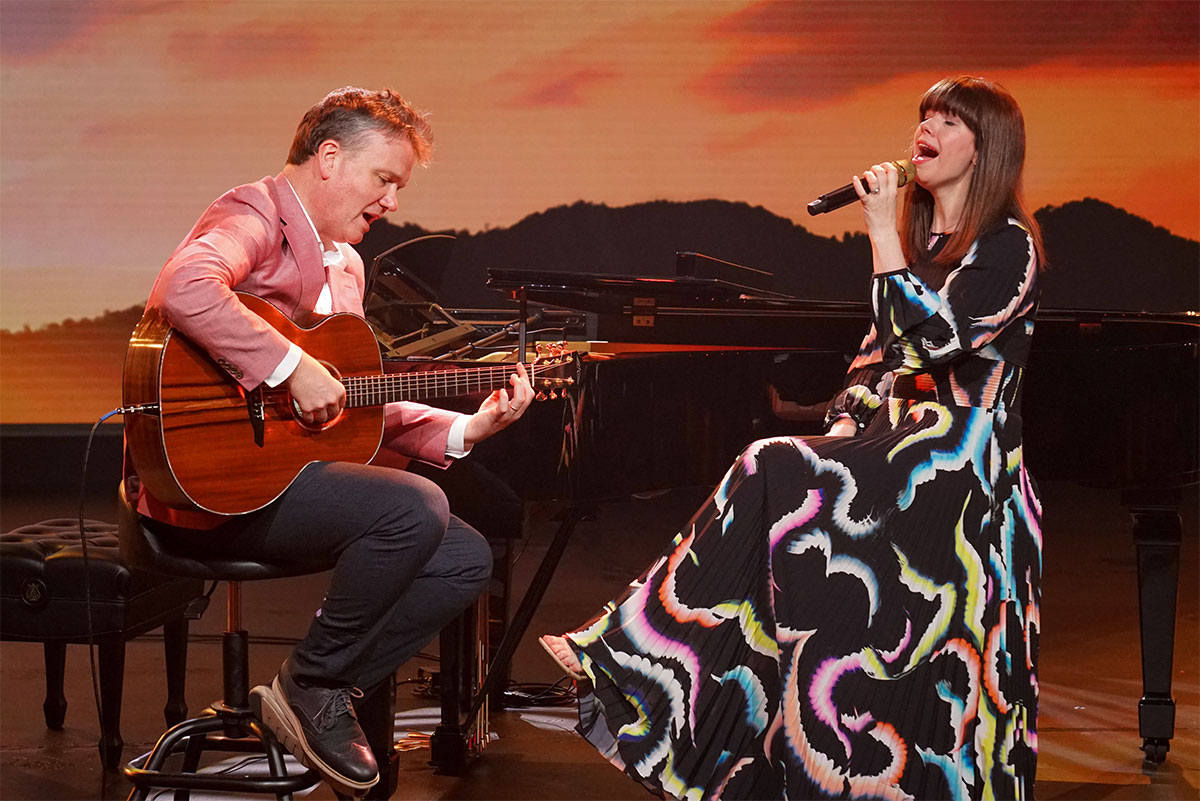 A Bible For Every Believer: Benefit Concert By Keith And Kristyn Getty ...